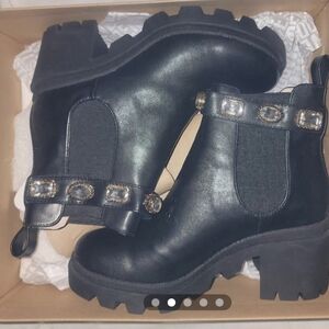 Steve Madden Amulet boots size 6 brand new